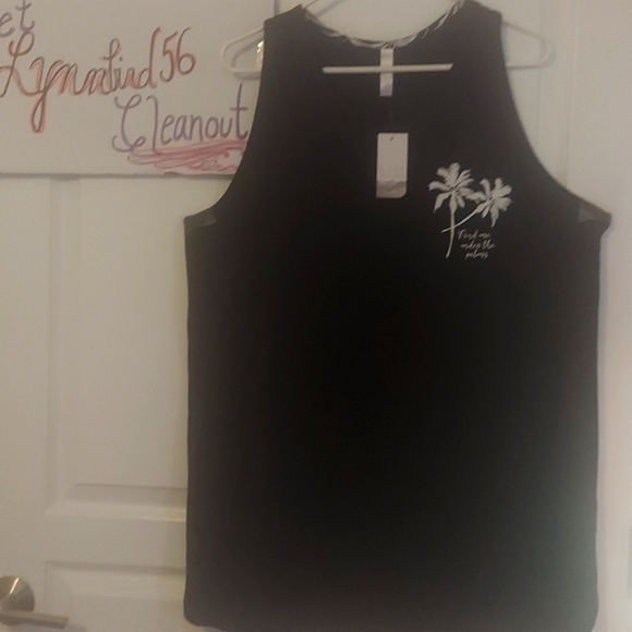 New Sleep Top. 11/2021 - Picture 1 of 7